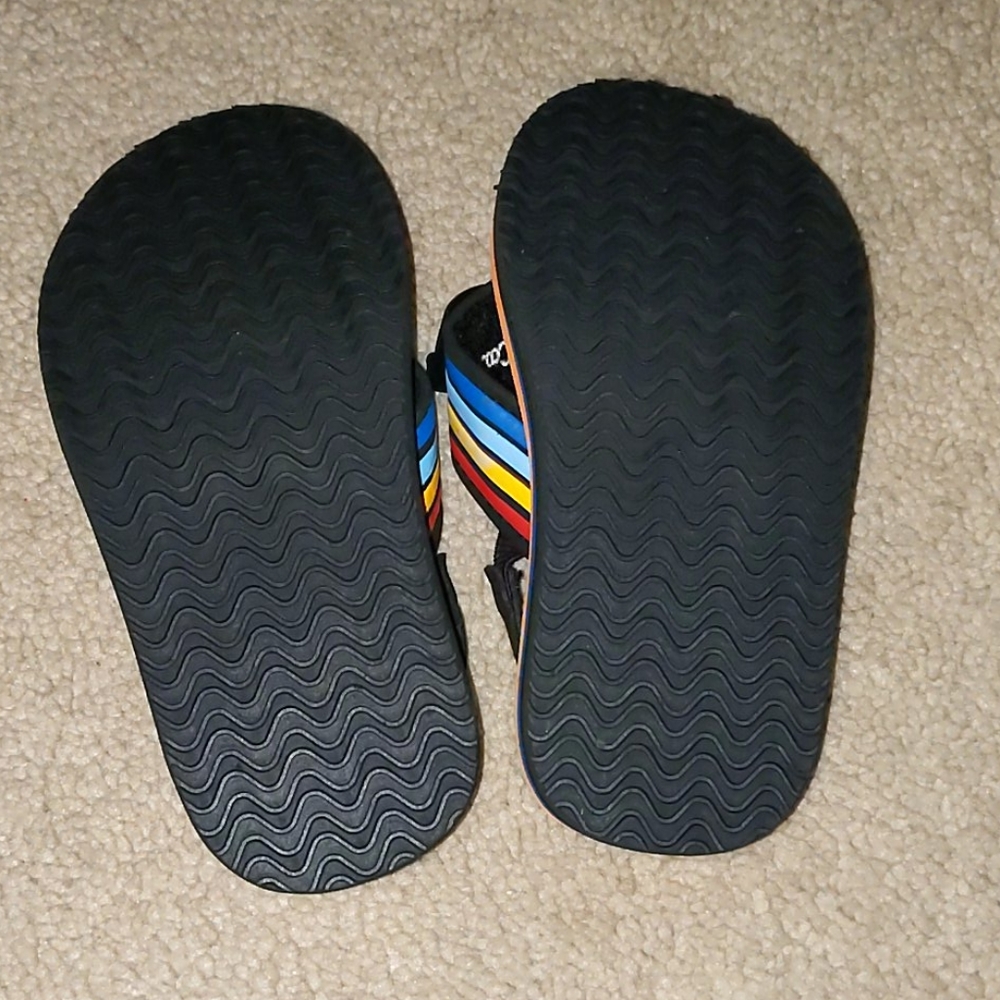 The Children's Place "SPLASH & PLAY" flip-flop🏖🌈 - Picture 4 of 4